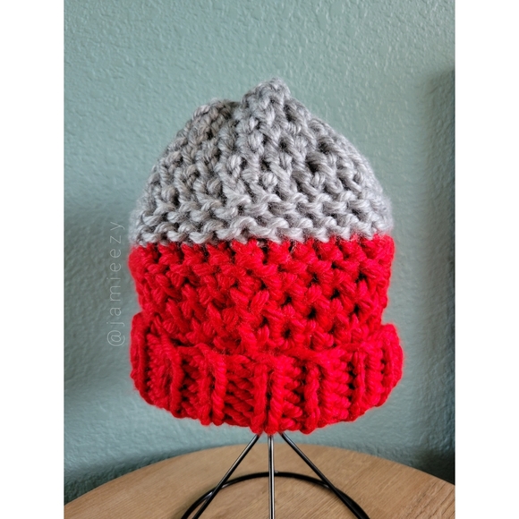 Two-Tone Mixed Knit Short Brim Beanie - Gray/Red (Handmade) - Picture 1 of 10